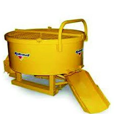 Bétonnière industrielle jaune avec un dessus en grille métallique, une goulotte latérale et des poignées. Le logo "Roband" est visible sur le côté.